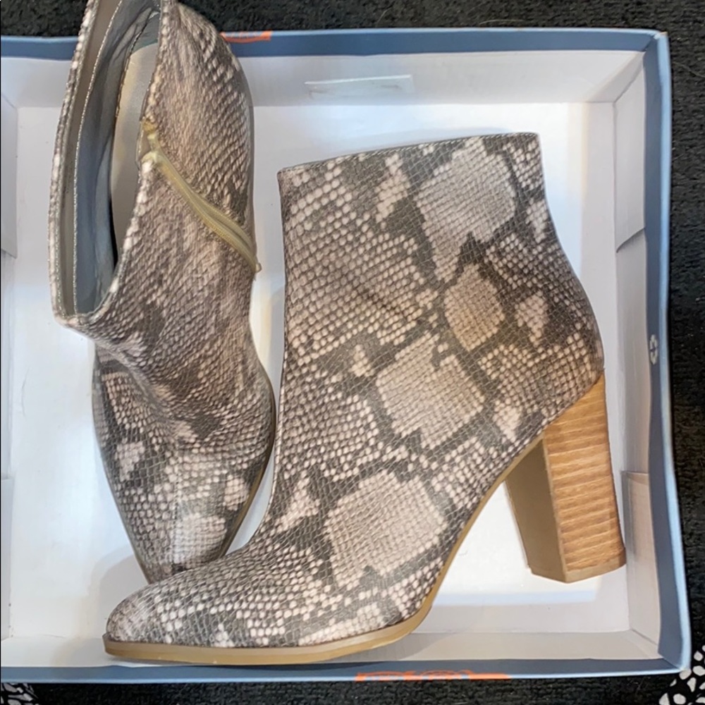 Ankle booties
